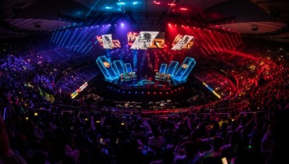 IG战队S15全球总决赛定妆照花絮曝光，队员趣味互动想学中国功夫，世界赛表现引期待